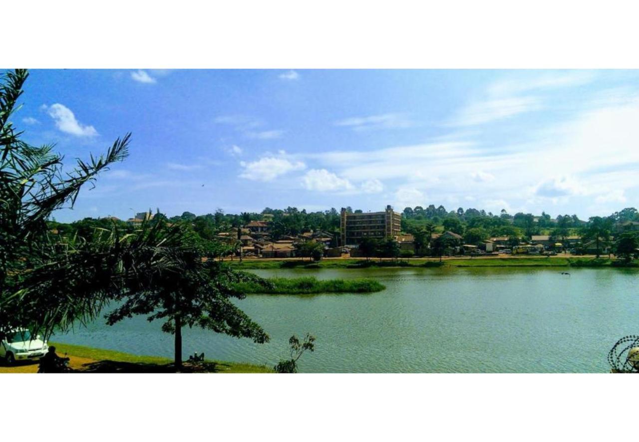 Royal Lake View Gardens 캄팔라 외부 사진