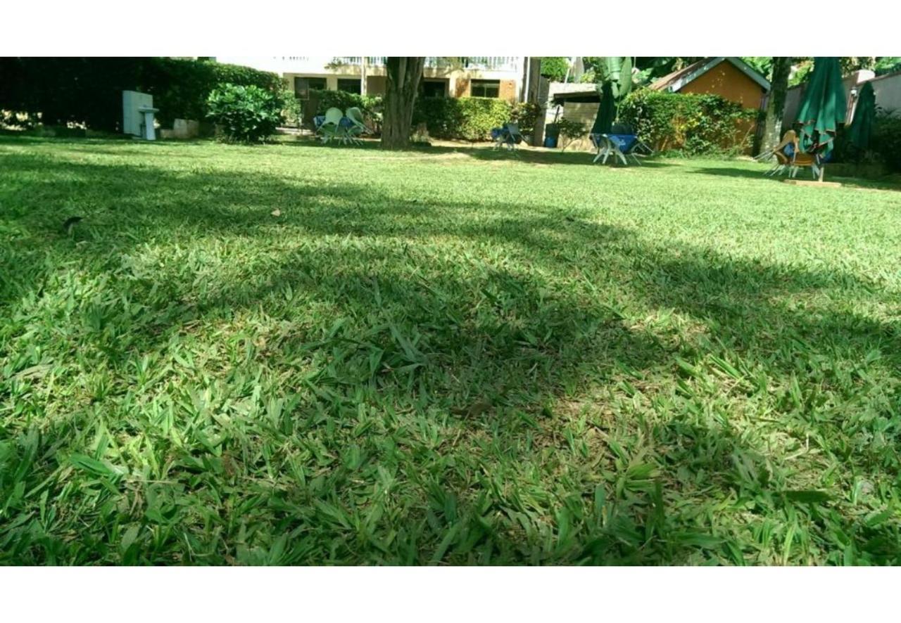 Royal Lake View Gardens 캄팔라 외부 사진