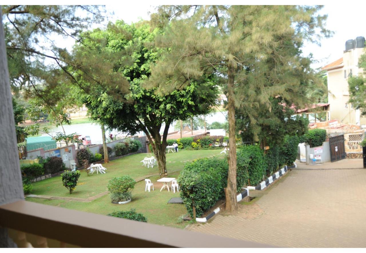 Royal Lake View Gardens 캄팔라 외부 사진