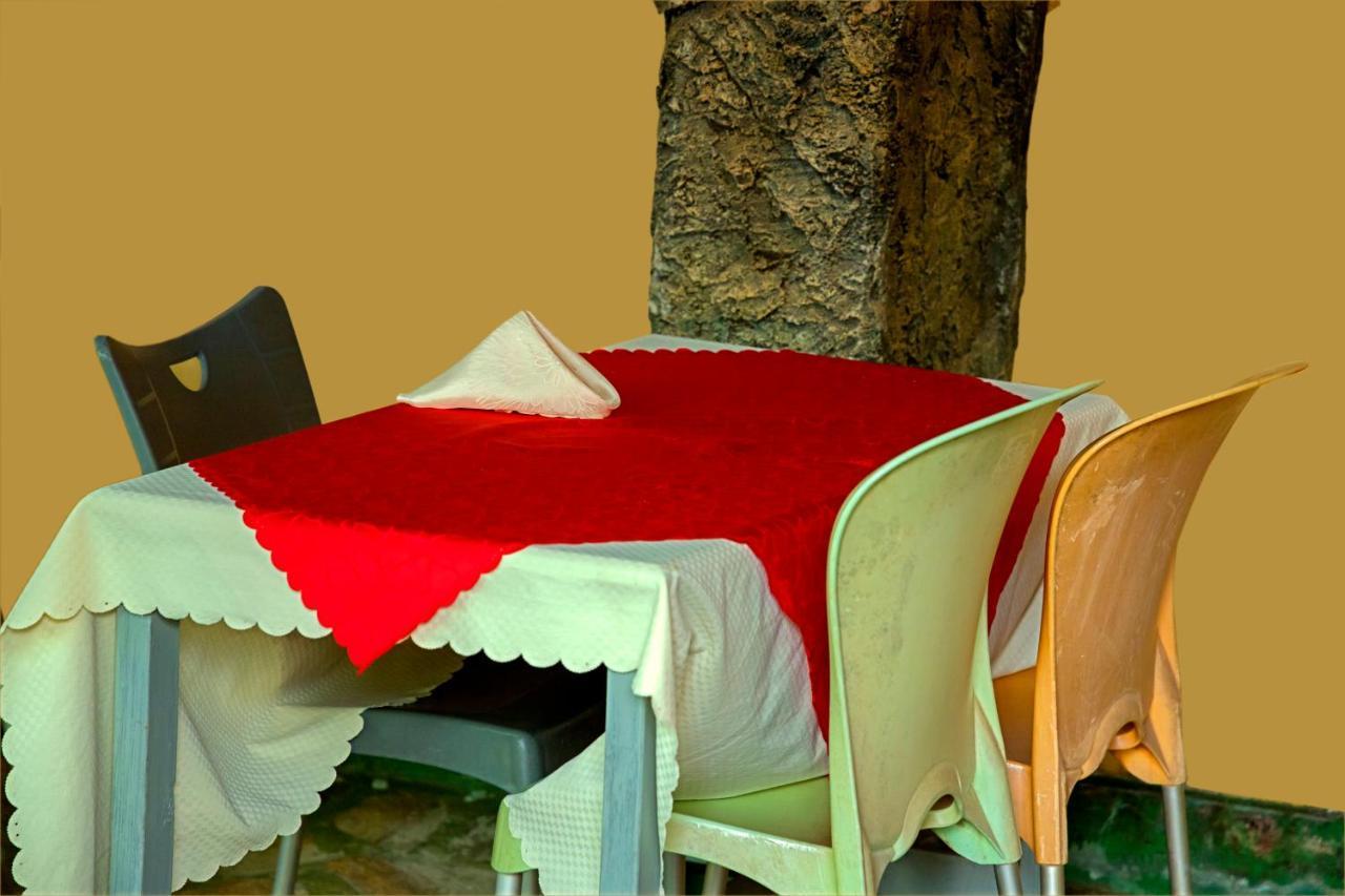 Royal Lake View Gardens 캄팔라 외부 사진