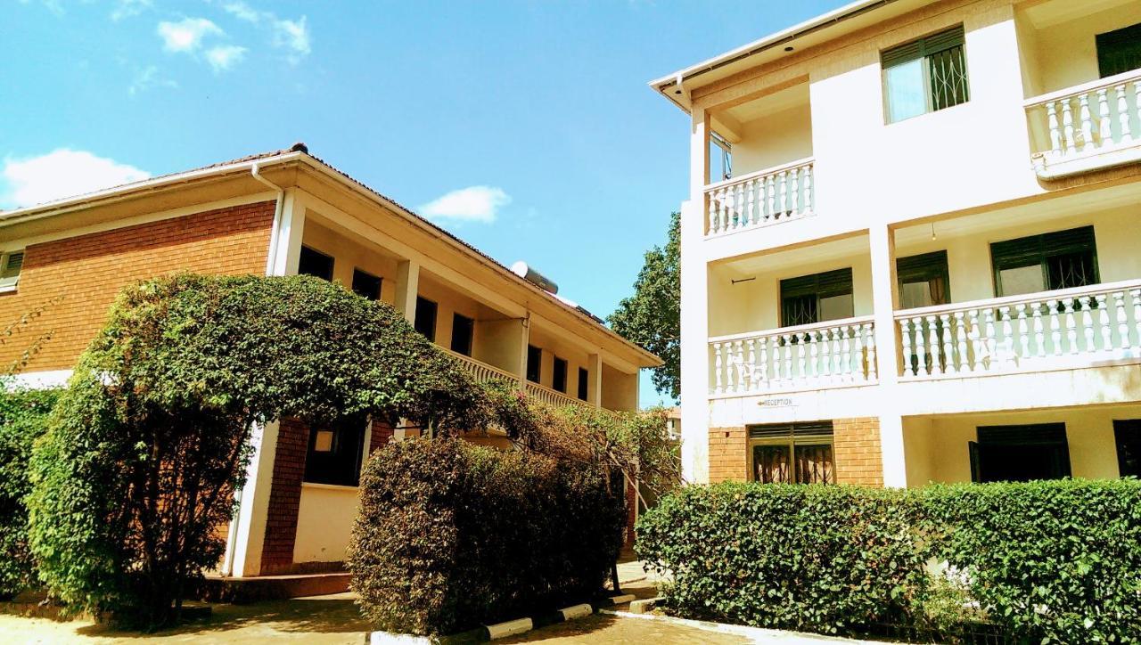Royal Lake View Gardens 캄팔라 외부 사진